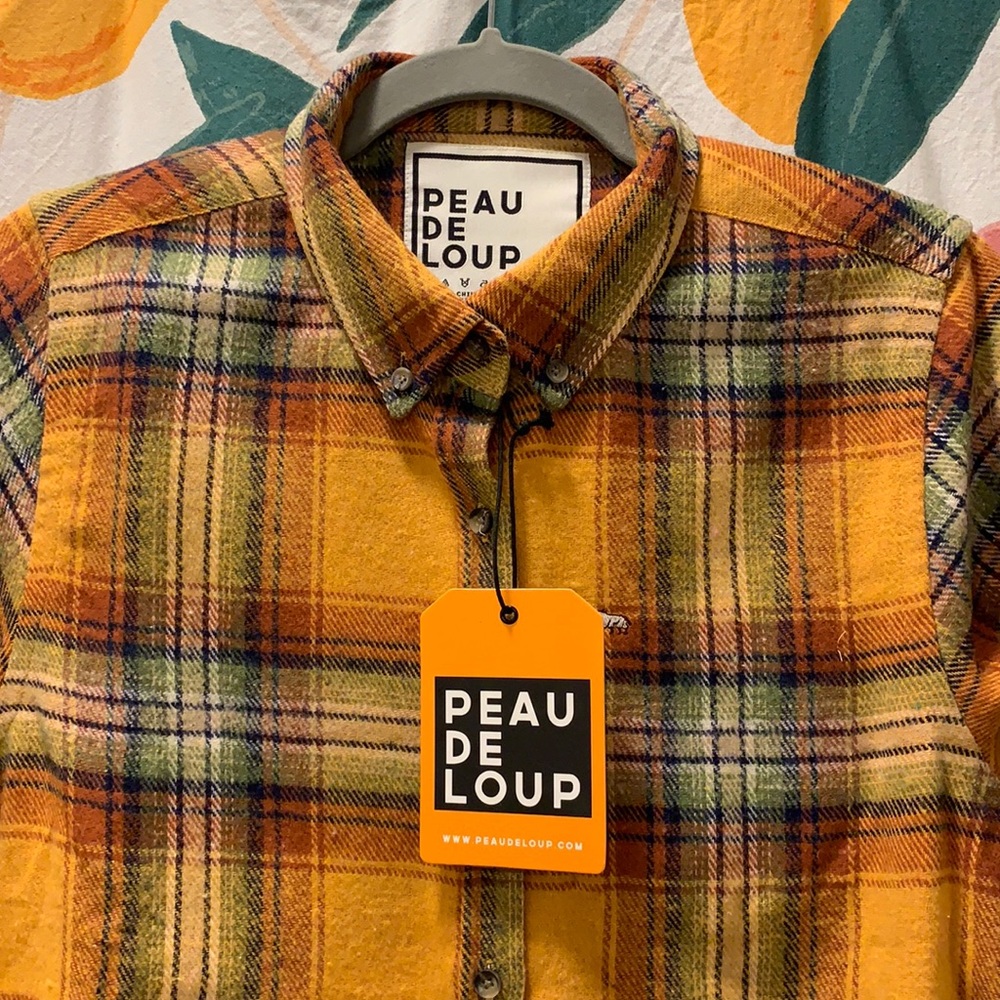 Soft flannel Peau de Loup button down Sz 6